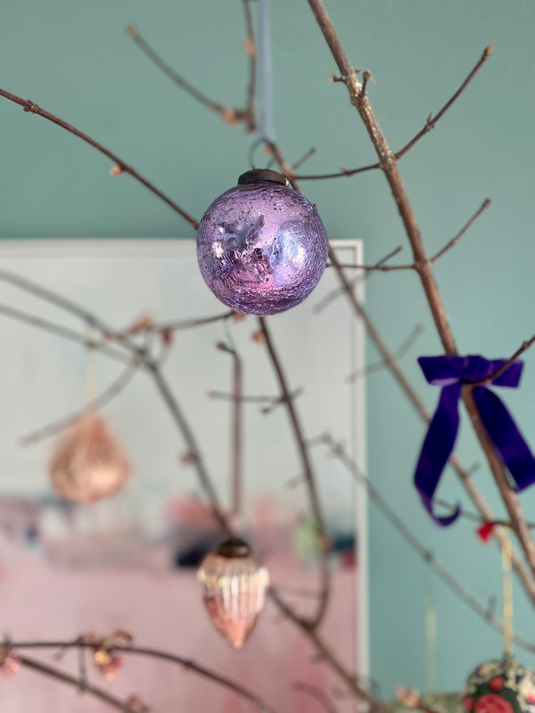 Lilac crackle glass bauble