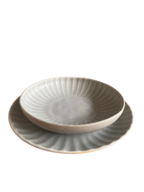Plate with ridges, grey